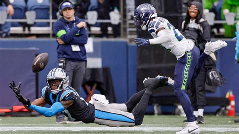 Kenneth Walker III sparks Seahawks in second half as Seattle pulls away to beat Carolina 37-27